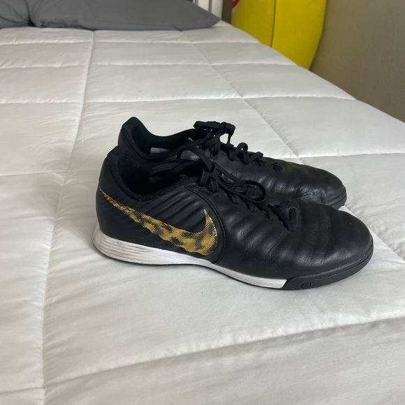 Im selling my indoor cleats  they are comfortable and well taken care . - Picture 5 of 6